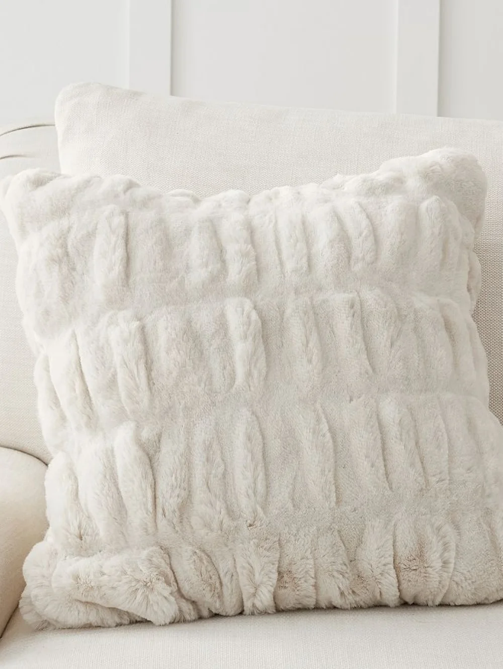 NWT Pottery Barn Cozy Faux Fur Ruched Throw + Two  18' Sq Ruched Pillow Covers